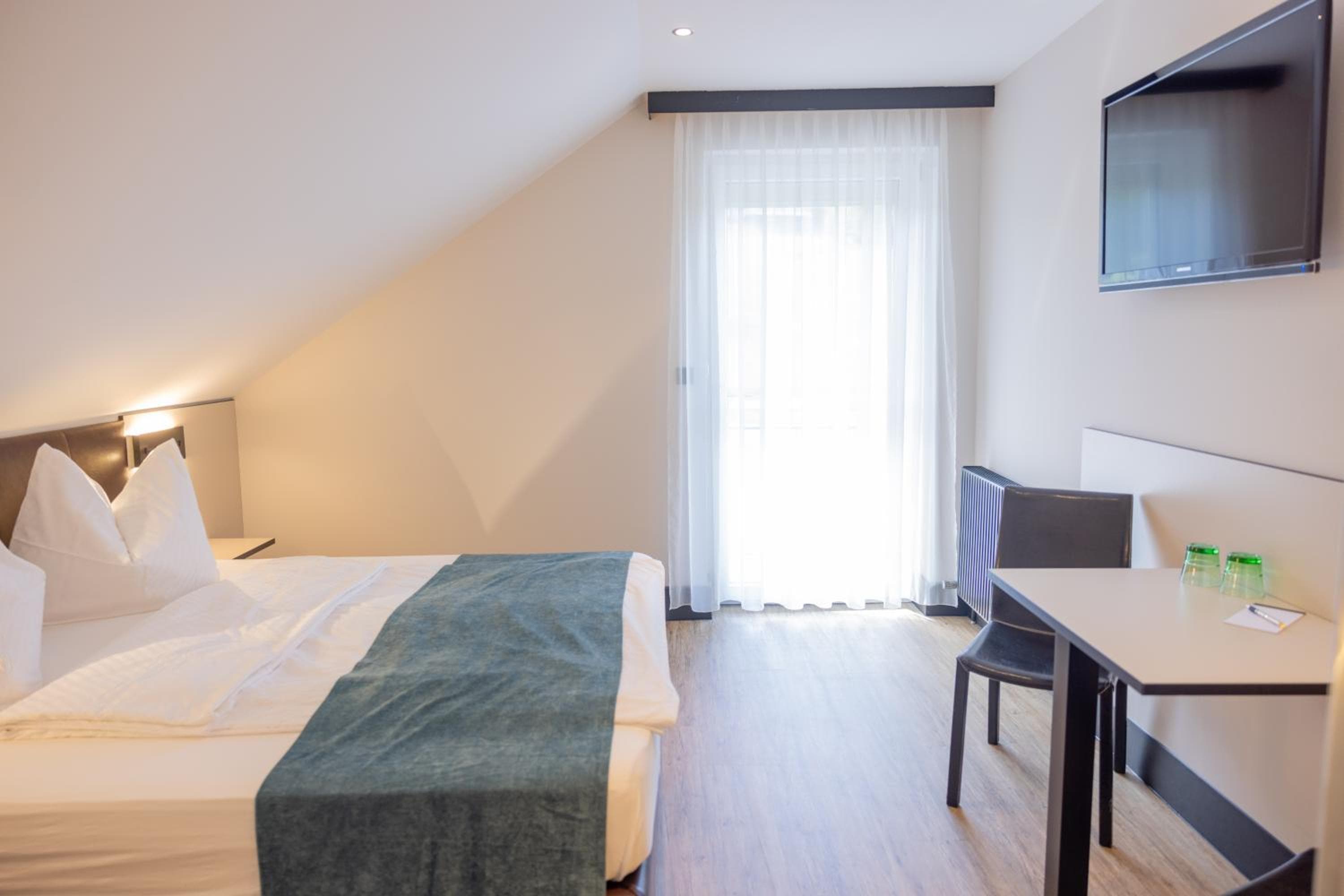 Doppelzimmer mit Balkon - 4