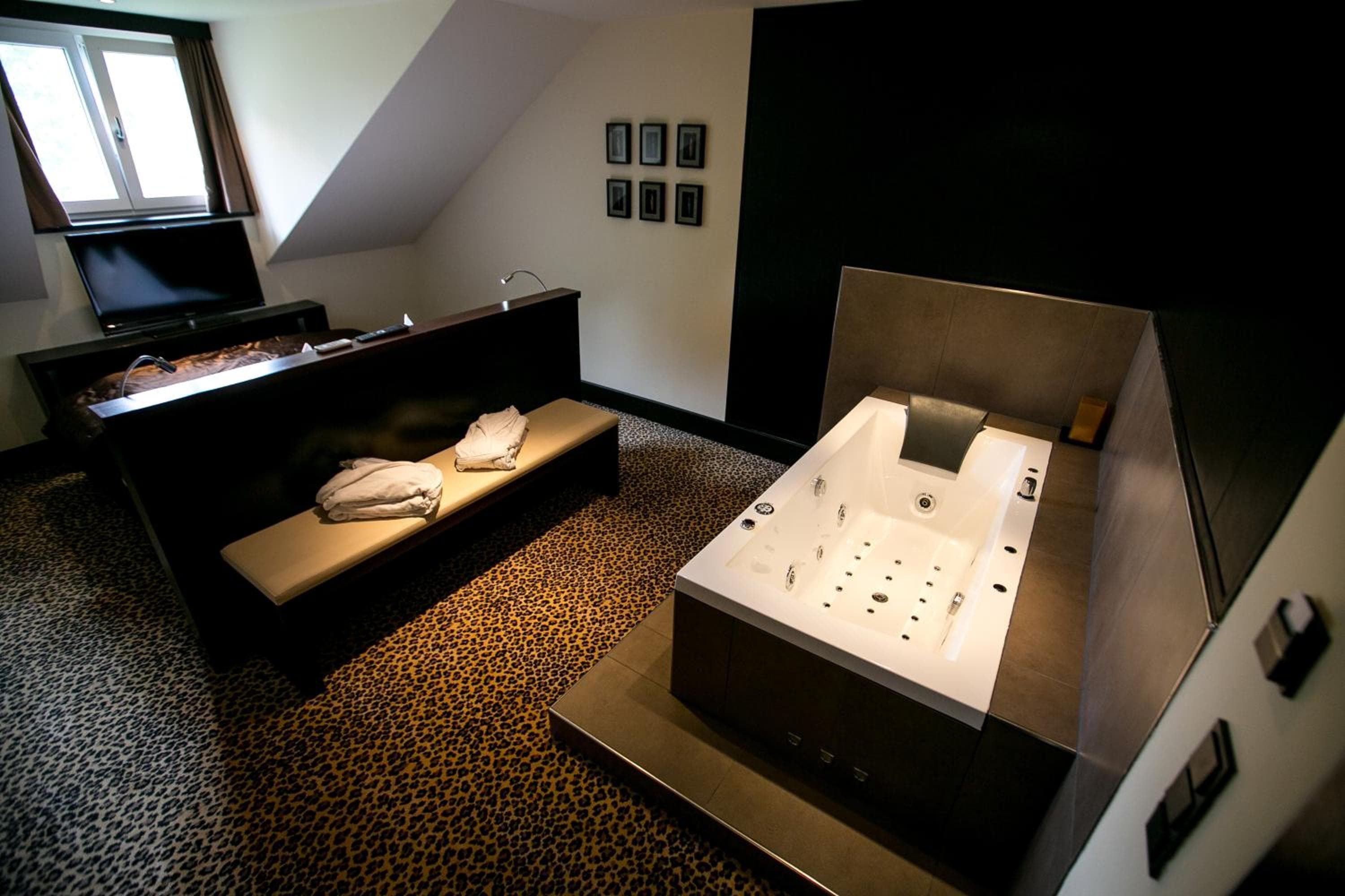 Suite - undefined